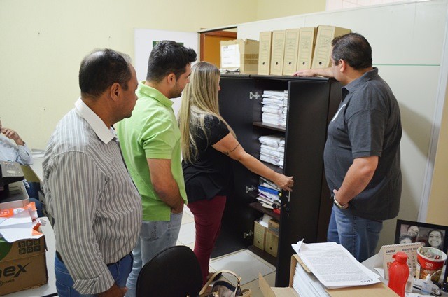 2018822_FOTO - Vereadores da CEI fazem diligência na Diretoria de Habitação (2)